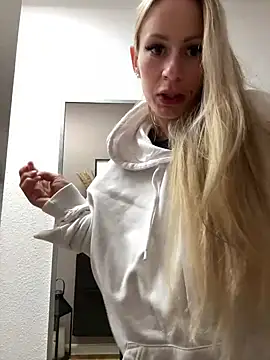 Snapshot of X_JamieLove_X chatting on March 1, 2025, 8:42 pm X JamieLove X online show from March 1, 2025, 8:42 pm