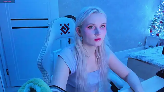 SweeteRose Royce online show from January 17, 2025, 2:50 pm