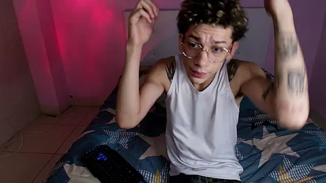 mateodeamjo online show from October 12, 2025, 7:21 am