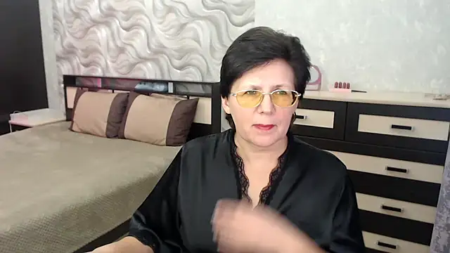 Snapshot of VitaCharm chatting on February 26, 2025, 6:26 pm VitaCharm online show from February 26, 2025, 6:26 pm