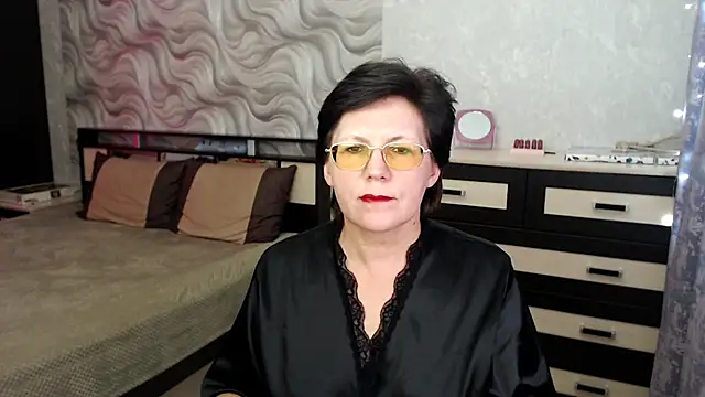 Snapshot of VitaCharm chatting on March 17, 2025, 8:30 pm VitaCharm online show from March 17, 2025, 8:30 pm