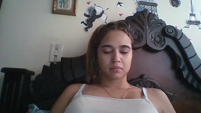 Snapshot of trianabell chatting on February 1, 2026, 4:27 pm trianabell online show from February 1, 2026, 4:27 pm