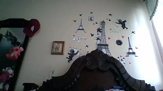 trianabell online show from November 8, 2025, 4:21 pm