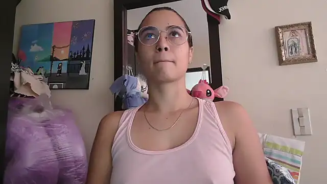 trianabell online show from April 9, 2026, 4:24 pm