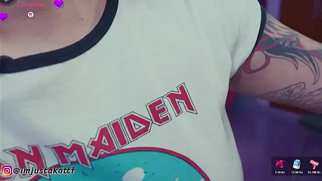 Snapshot of sensualkattt chatting on February 3, 2026, 2:11 pm sensualkattt online show from February 3, 2026, 2:11 pm