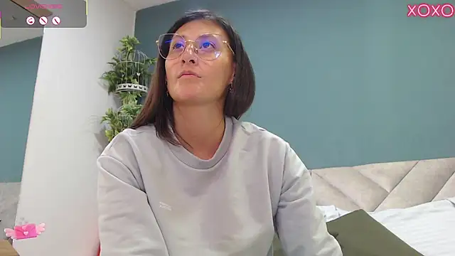 Snapshot of SharisWillian chatting on September 11, 2025, 3:39 am SharisWillian online show from September 11, 2025, 3:39 am