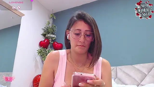Snapshot of SharisWillian chatting on March 8, 2025, 7:16 am SharisWillian online show from March 8, 2025, 7:16 am
