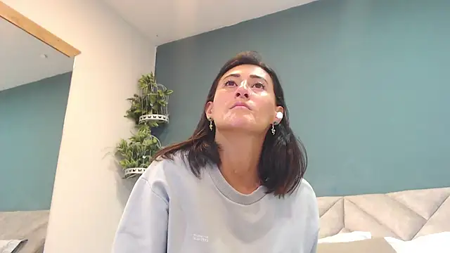 SharisWillian online show from March 19, 2026, 4:12 am