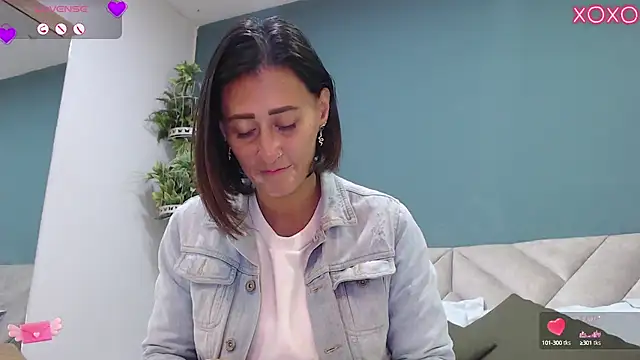 Snapshot of SharisWillian chatting on September 25, 2025, 3:45 am SharisWillian online show from September 25, 2025, 3:45 am