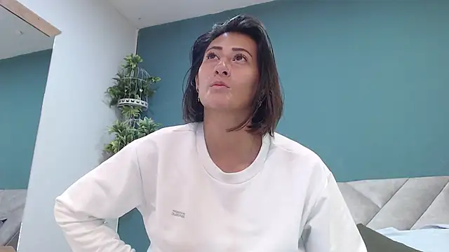 Snapshot of SharisWillian chatting on October 1, 2025, 3:44 am SharisWillian online show from October 1, 2025, 3:44 am