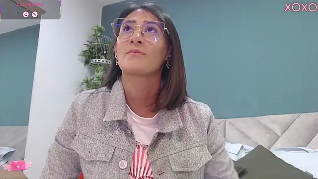 Snapshot of SharisWillian chatting on September 13, 2025, 4:23 am SharisWillian online show from September 13, 2025, 4:23 am