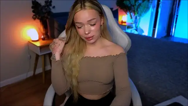 Lily Yin online show from April 10, 2026, 5:47 am