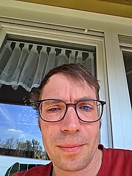 Schnubby1 online show from April 15, 2026, 10:43 am