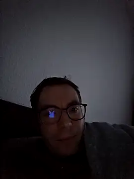 Schnubby1 online show from December 18, 2025, 3:05 pm