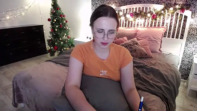 Snapshot of Barbie_Bye chatting on December 13, 2024, 2:32 am Barbie Bye online show from December 13, 2024, 2:32 am