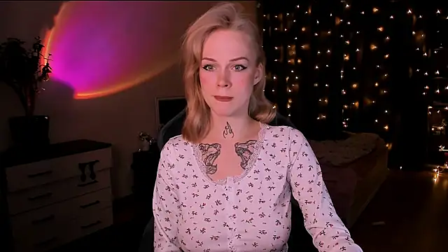 Snapshot of Polusladkoye chatting on February 7, 2026, 4:04 pm Polusladkoye online show from February 7, 2026, 4:04 pm