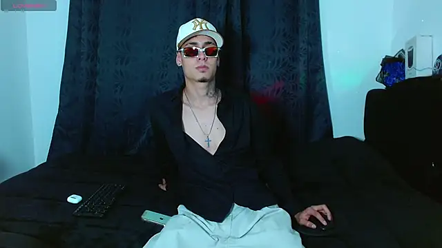 Bastiaan 28 online show from November 23, 2025, 3:49 am