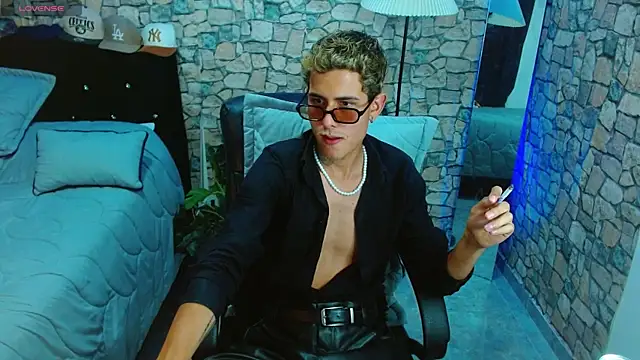 Bastiaan 28 online show from April 22, 2026, 10:27 pm