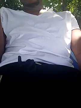 Snapshot of Juicy-hot_chic chatting on April 4, 2026, 10:44 am Juicy-hot chic online show from April 4, 2026, 10:44 am