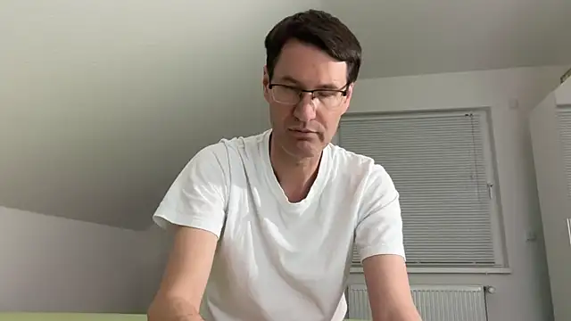 Snapshot of zxzx_cam1 chatting on March 17, 2026, 4:10 pm zxzx cam1 online show from March 17, 2026, 4:10 pm