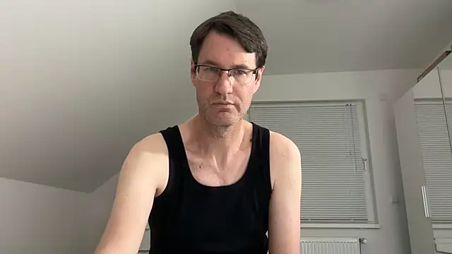 Snapshot of zxzx_cam1 chatting on April 17, 2026, 3:37 pm zxzx cam1 online show from April 17, 2026, 3:37 pm
