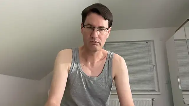 Snapshot of zxzx_cam1 chatting on March 16, 2026, 3:48 pm zxzx cam1 online show from March 16, 2026, 3:48 pm