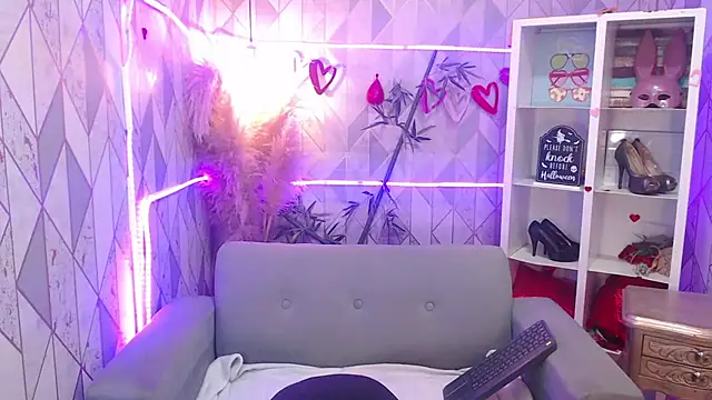 charlottemoonxz online show from November 6, 2025, 8:02 pm