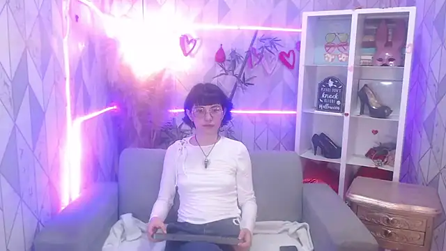 charlottemoonxz online show from November 7, 2025, 8:02 pm