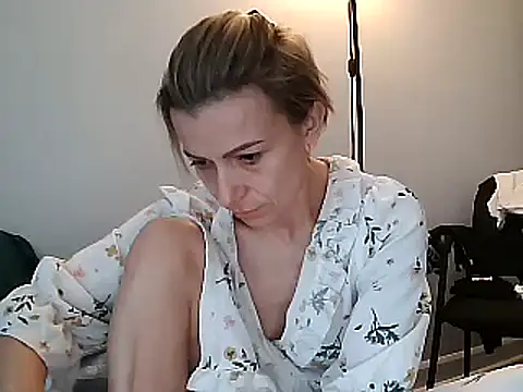 Snapshot of anechka1 chatting on December 10, 2024, 1:44 pm anechka1 online show from December 10, 2024, 1:44 pm