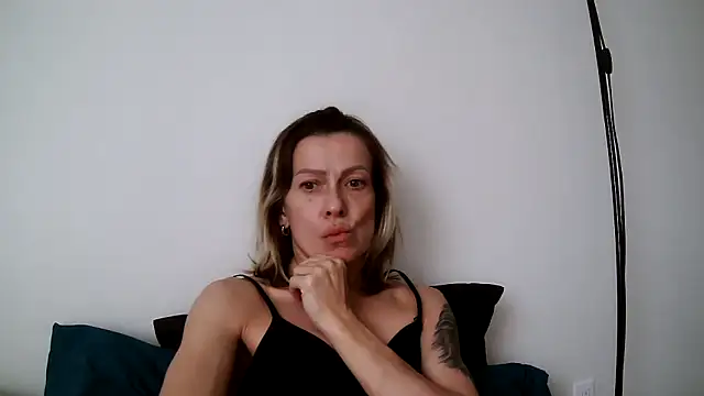anechka1 online show from May 25, 2026, 10:08 pm