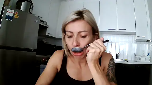 Snapshot of anechka1 chatting on September 16, 2025, 1:45 pm anechka1 online show from September 16, 2025, 1:45 pm