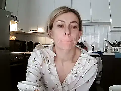 Snapshot of anechka1 chatting on December 17, 2024, 3:27 pm anechka1 online show from December 17, 2024, 3:27 pm