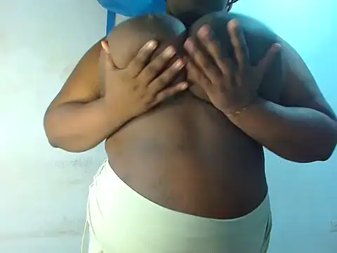 Snapshot of Sharonevans1 chatting on January 19, 2025, 1:32 am Sharonevans1 online show from January 19, 2025, 1:32 am