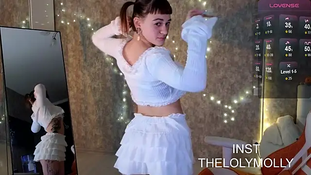 Snapshot of LolyMolli chatting on October 18, 2025, 10:06 am LolyMolli online show from October 18, 2025, 10:06 am