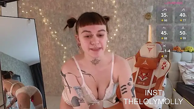 Snapshot of LolyMolli chatting on October 16, 2025, 10:01 am LolyMolli online show from October 16, 2025, 10:01 am