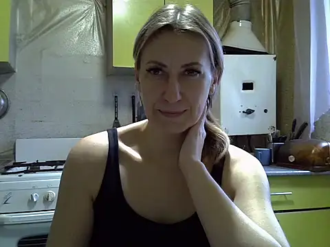 Snapshot of AshleyXHoney chatting on December 5, 2025, 7:18 am AshleyXHoney online show from December 5, 2025, 7:18 am