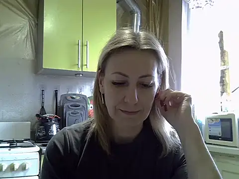 Snapshot of AshleyXHoney chatting on December 15, 2025, 8:31 am AshleyXHoney online show from December 15, 2025, 8:31 am