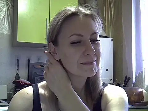 Snapshot of AshleyXHoney chatting on December 4, 2025, 7:18 am AshleyXHoney online show from December 4, 2025, 7:18 am