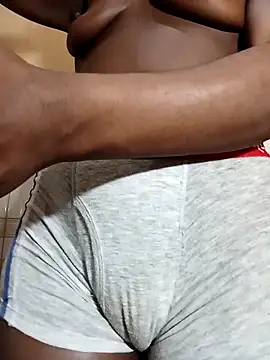 julietunderwoood online show from October 5, 2025, 5:58 pm