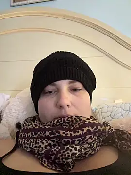 MilfyMrsRobinson online show from March 4, 2026, 7:54 pm