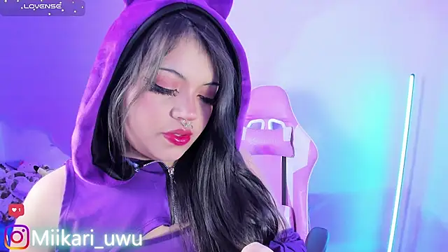 Ahri Elderwood online show from November 25, 2025, 3:40 am