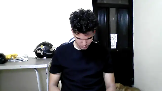 Snapshot of VERGOSAN18CM chatting on November 17, 2025, 9:41 pm VERGOSAN18CM online show from November 17, 2025, 9:41 pm