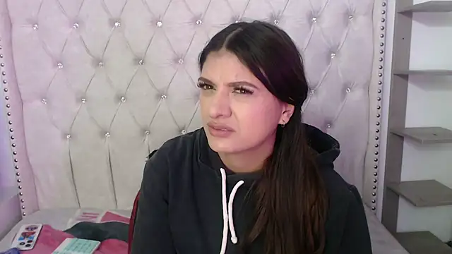 Abril Squirt online show from November 21, 2025, 10:31 pm