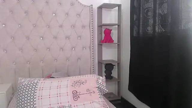 Abril Squirt online show from March 25, 2026, 5:12 pm