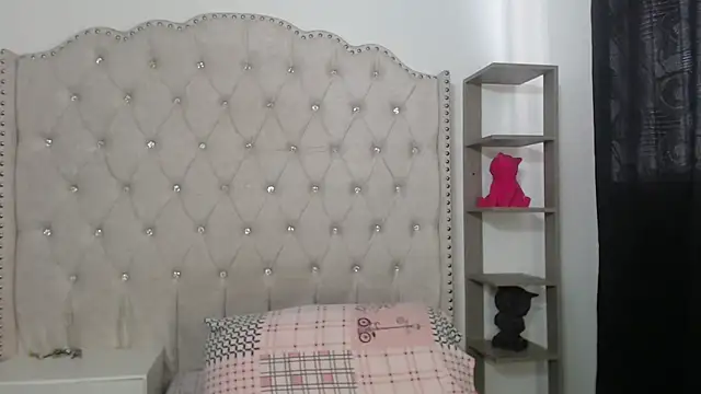 Abril Squirt online show from March 12, 2026, 8:35 pm