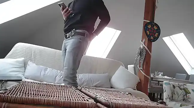 maxmueller321 online show from February 8, 2025, 3:00 pm