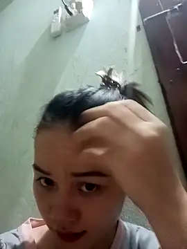 Ngoc-Trinh online show from October 22, 2025, 1:16 am