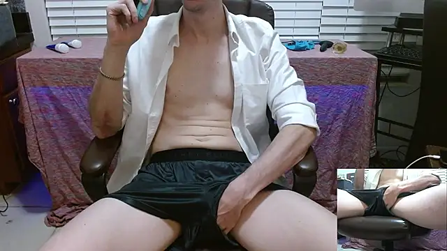 Snapshot of LsPlayhouse chatting on July 17, 2026, 4:32 am LsPlayhouse online show from July 17, 2026, 4:32 am