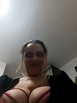 hugebobbs online show from February 11, 2026, 7:41 am