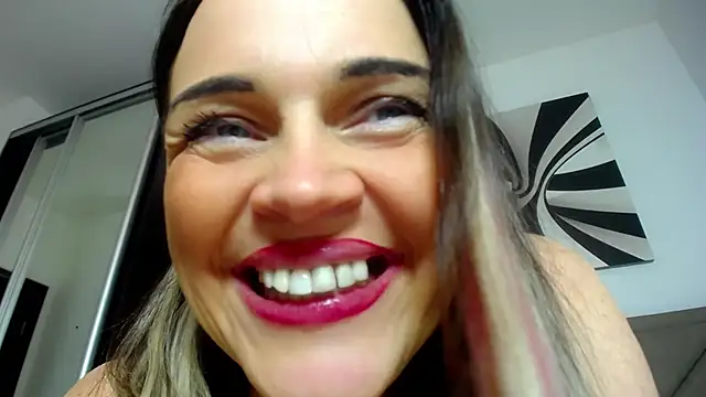 hugebobbs online show from January 27, 2025, 10:38 am